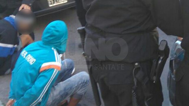 Detuvieron a dos delincuentes armados en plena Recoleta santafesina