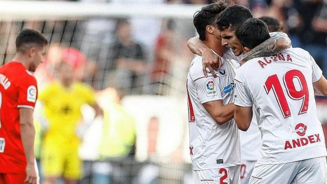 Sevilla superó 2-1 a Almería para que respire Sampaoli