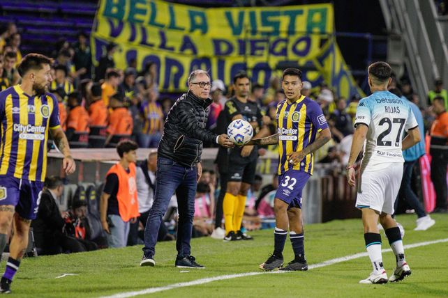 Ariel Holan lleva tres partidos como técnico de Central. Le quedan dos por delante este año.