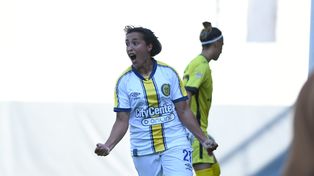 Goleadora. Lonigro marcó tres tantos en la goleada canalla en Buenos Aires.
