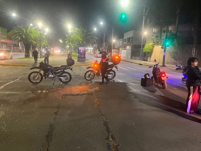 En la zona sur: Una motociclista lesionada tras chocar con un auto que escapó