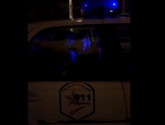 La policía confirmó que la madre detenida usó sus hijos como escudos