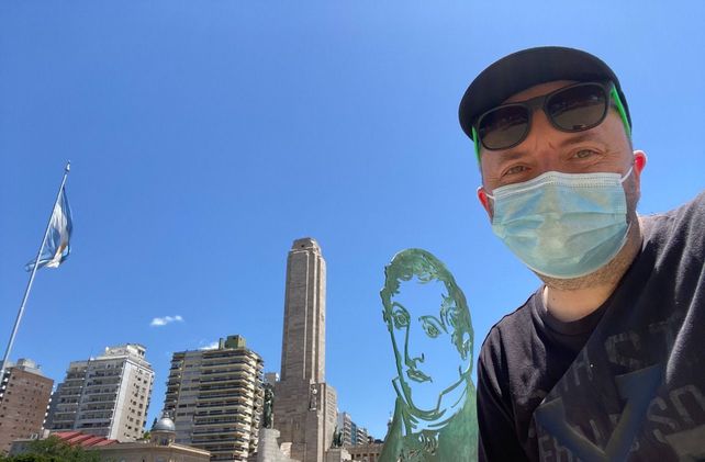 El blogger Sir Chandleren su paso por el Monumento este verano de pandemia.