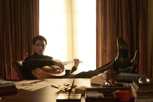 Jacob Elordi interpreta a Elvis.