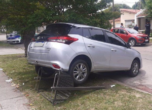 Un hombre atropelló y mató a su esposa cuando sacaba el auto del garage