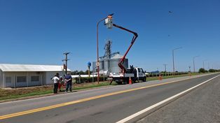 El recambio de luminarias mejorará la iluminación del cruce de las rutas 90 y 94.