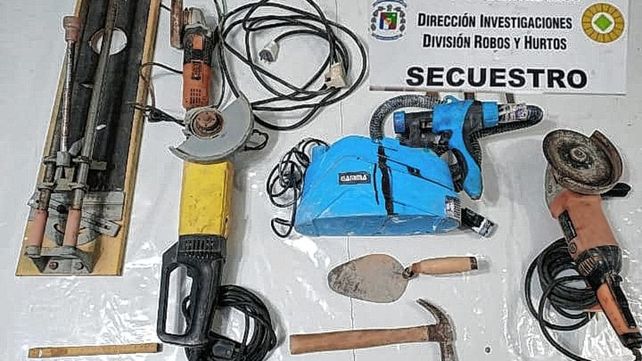 Los investigadores observaron grupos de Facebook y vieron a la venta las herramientas robadas al constructor.