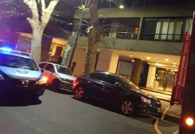 Hallan a un anciano asesinado a golpes en su departamento