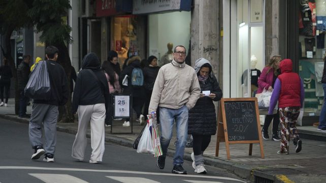 Calle San Luis se convirtió en peatonal y los comercios ofrecen descuentos por el Día del Padre