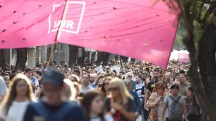 Multitudinaria marcha en Rosario en defensa de la educación pública.