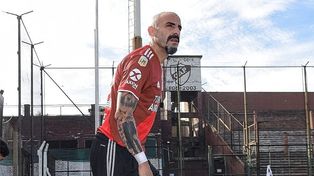 Javier Pinola podría sumarse al próximo cuerpo técnico.
