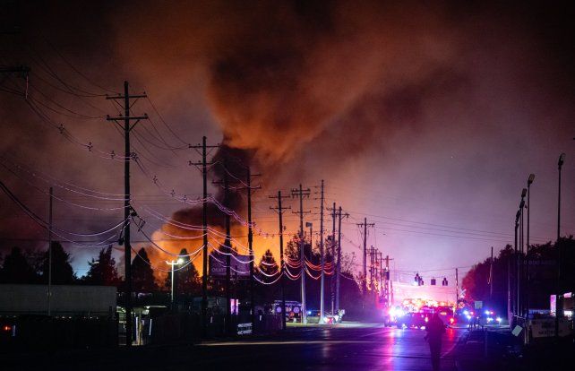 Al menos 3 muertos y 11 heridos en un accidente de un avión de carga en Kentucky