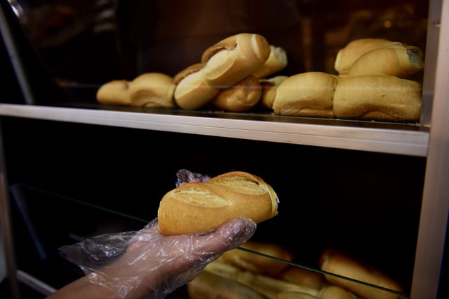 El precio del kilo de pan aumentó a alrededor de $2 mil en los últimos días.