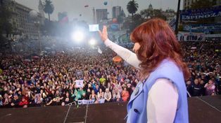 No hubo bendiciones ni dedazos de Cristina en la histórica plaza.