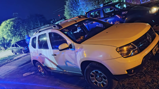 El Renault Duster en el que tres hombres deambulaban con un arma de fuego. Se investiga si atacaron una vivienda en Villa Gobernador Gálvez.