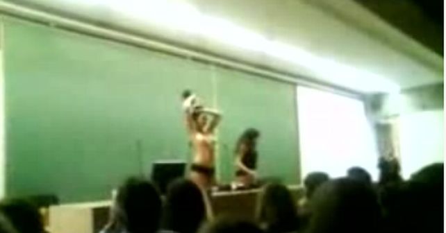Un striptease de bienvenida a alumnos en una facultad espa&ntilde;ola gener&oacute; un esc&aacute;ndalo