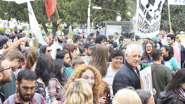 Por trabajo, producción y soberanía gremios y organizaciones sociales se manifestaron en Paraná