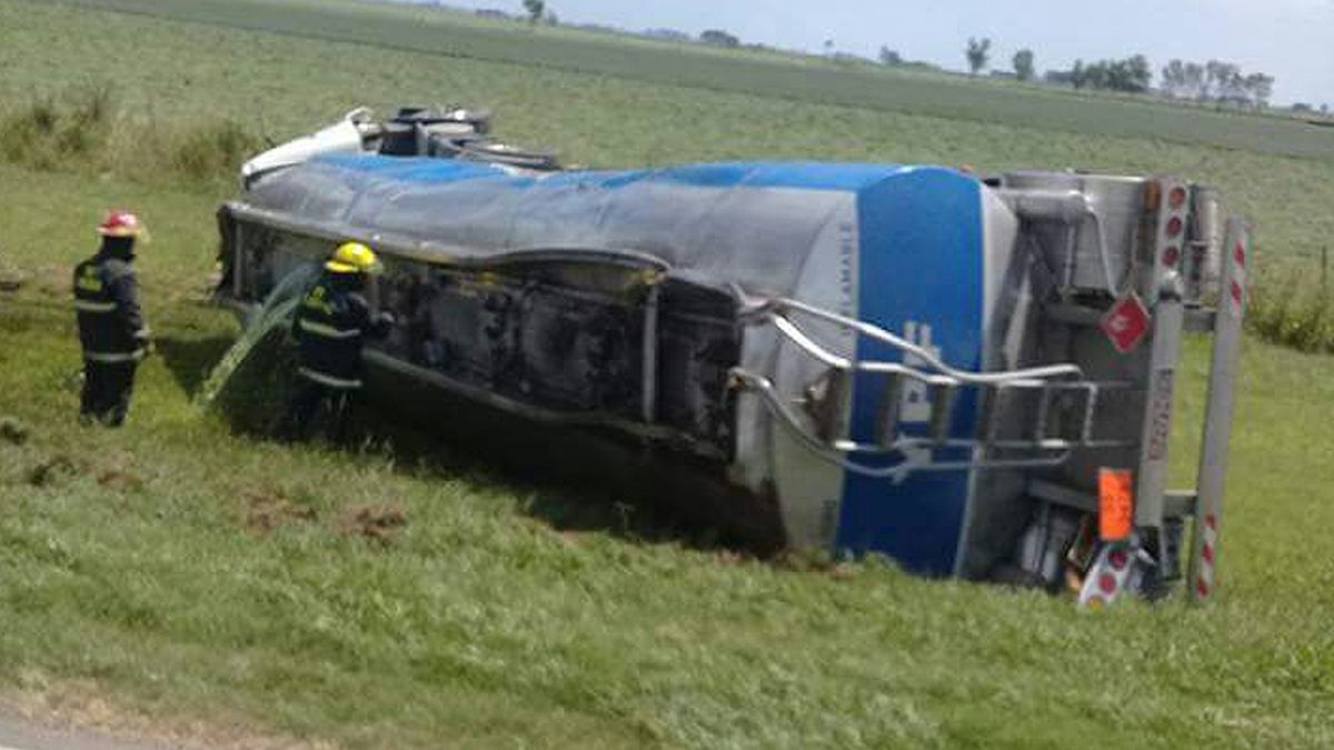 Corte total en la ruta 34 por un camión que volcó y derramó combustible