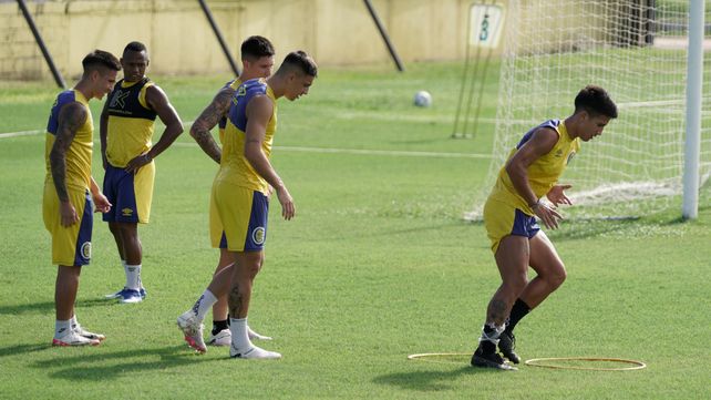 Compenetrados. Los futbolistas canallas tienen días de mucho trabajo por delante