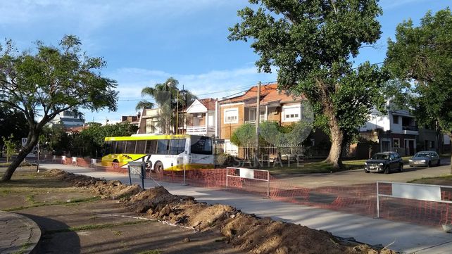 Un colectivo de la Línea 16 colapsó aún más el tránsito en la Costanera