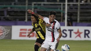 Newells derrotó 1 a 0 a Peñarol con un rendimiento de mayor a menor