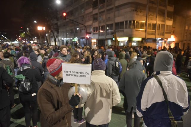 Las cacerolas se hicieron escuchar en Rosario en reclamo por el rumbo económico