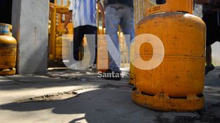 No se vende más la garrafa social, el precio se disparó y los vecinos expresaron su malestar