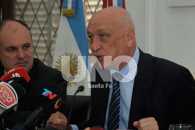 El gobernador de Santa Fe brindó las explicaciones sobre la polémica en el escrutinio de los comicios.