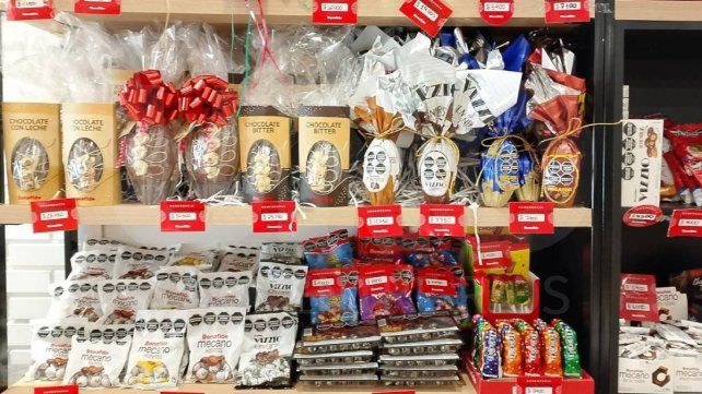 Por la crisis, más familias optan por elaborar sus huevos de Pascua