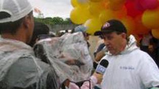 Brasil busca a un cura que volaba en el cielo con 1.000 globos de fiesta
