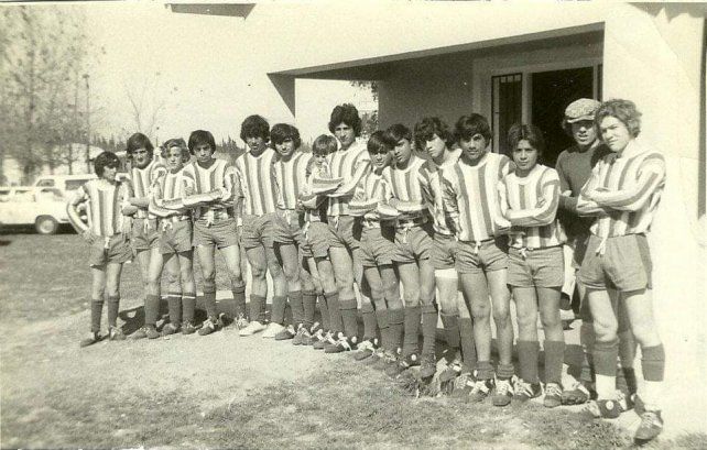 Campeonato Evita año 1974. Jorge Newbery de Venado Tuerto de la mano de Domingo Ghignone. Equipo récord, más goles convertidos, menos goles recibidos. (el goleador Jorge Lagna, primero a la derecha)