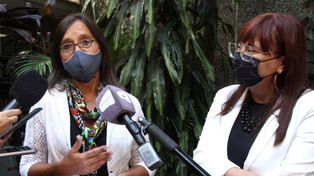 La Directora del registro, Magdalena Galli Fiantla, junto a la ministra de Gobierno, Justicia y Derechos Humanos, Celia Arena.