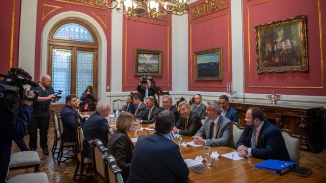 Avanzan las gestiones para analizar alternativas de localización de la refinería en Paysandú.