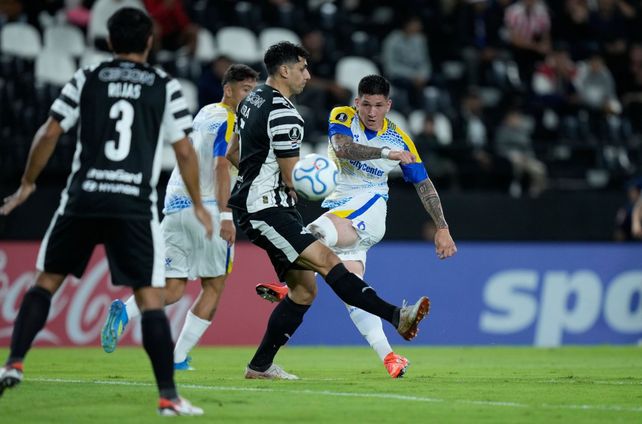 En la 2ª fecha del grupo H, Central venció 1-0 a Libertad en Paraguay.