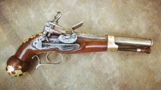 Una magnífica labor artesanal: la pistola de Belgrano tal como quedó terminada. Una magnífica labor artesanal: la pistola de Belgrano tal como quedó terminada.