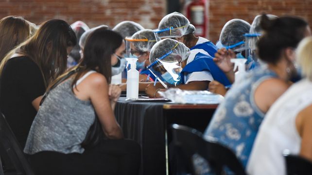 Coronavirus: hubo más de 100 mil contagios y 191 muertes, la cifra más alta en cuatro meses