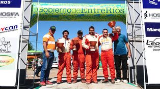 El podio de los ganadores de la Clase A6 y también de la clasificación general de la primera fecha.&nbsp;