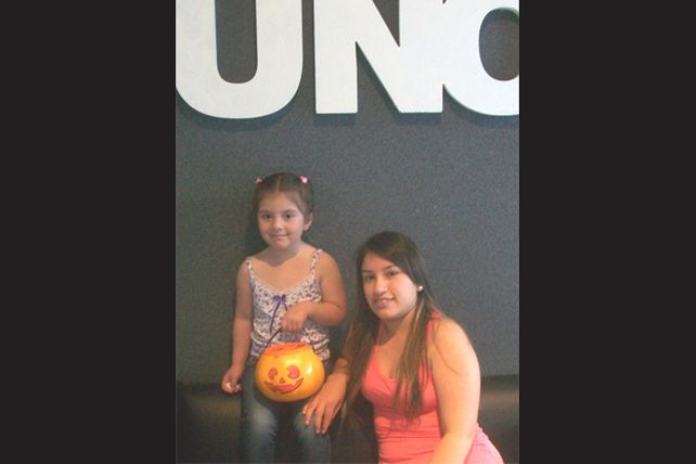 Los ganadores del concurso Mini Hallowen, felices con sus calabazas
