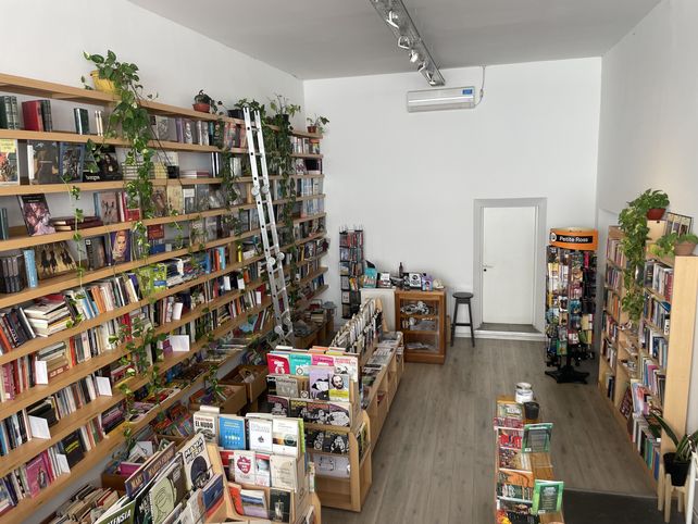 Petite Ross acerca un rincón de libros y cultura en el barrio de Pichincha.