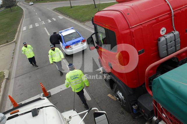 Los pescadores vuelven a cortar el tránsito en la ruta 168