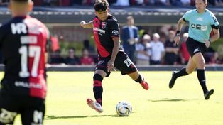 Guch representa uno de los principales engranajes de juego de Newells. Esta semana le extendieron su contrato hasta 2029 junto a otros dos pibes del club.