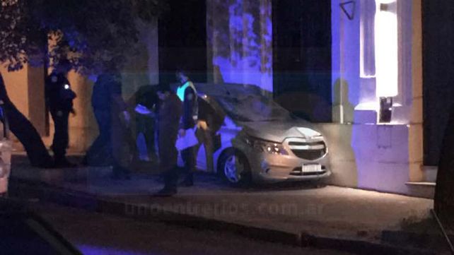 El vehículo quedó incrustado contra la pared del Museo Antonio Serrano