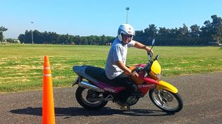 Evalúan ampliar las pruebas de manejo a quienes renueven el carnet de moto: Hay gente que ya conduce y no tiene requisitos mínimos