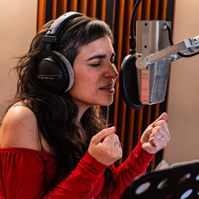 También la cantante pampeana Eli Fernández aportó su voz a la chacarera.