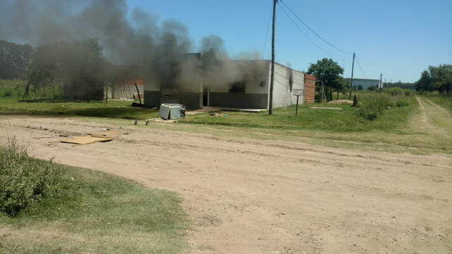 Ataque incendiario a viviendas en B° Las Vegas de Santo Tomé por el crimen de un chico