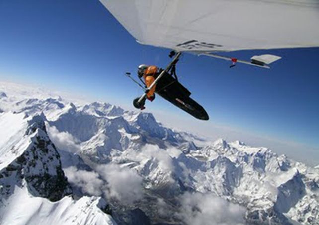 Paracaidistas logran r&eacute;cord de aterrizaje a m&aacute;s altura en el monte Everest