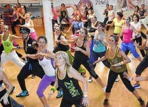 Tarde de Zumba para colaborar con la Asociación Integral del Cáncer de Entre Ríos