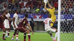 Maxime Crépeau se hace fuerte en lo alto en el márea canadiense.