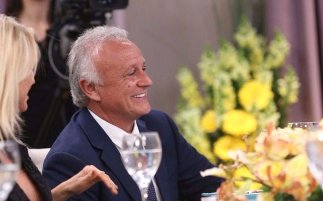 El exembajador de Panamá almorzó con Mirtha Legrand y contó cómo lo afectaron las críticas en las redes sociales.