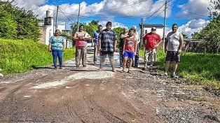 Vecinos reclaman asfalto y mejoras